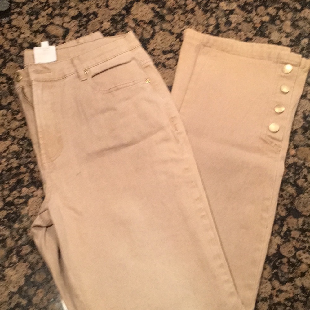 Diane Gilman tan denim jeans with studded pockets